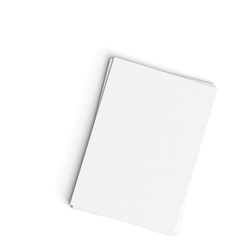 Um livro branco de capa mole está deitado de costas, ligeiramente inclinado sobre uma superfície plana. Sombras criam uma sensação de profundidade e dimensão ao redor do livro, enfatizando seu design simples e minimalista.